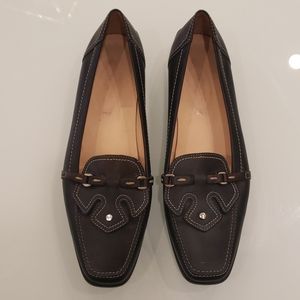 LOOKS BRAND NEW black leather Tod's loafers